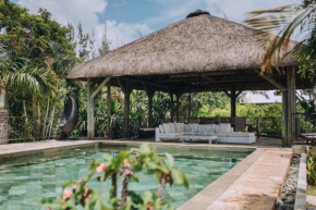 Large villa of HUGE QUIETUDE facing the lagoon